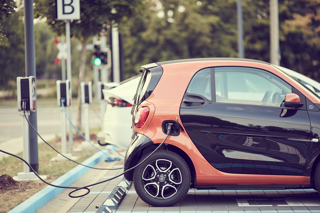 Die Elektromobilität gilt als große Hoffnung der Branche, auch wenn der Umstieg holpriger verläuft als von vielen erhofft.